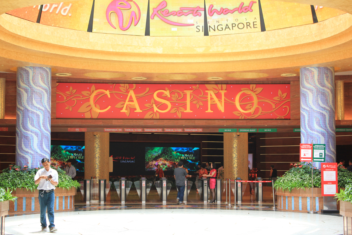 シンガポールカジノの入場料 服装 年齢 予算 カジノバー ポーカールーム情報 Barhenry